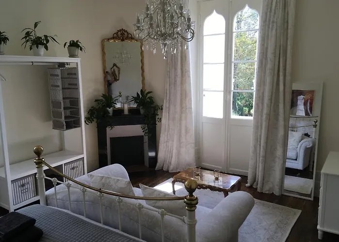 Chateau De Belespy לינה וארוחת בוקר 3*